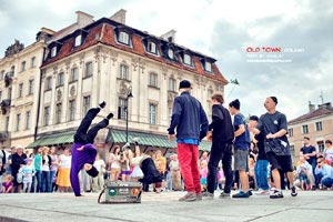 国际女子足球比赛：中国队一骑绝尘